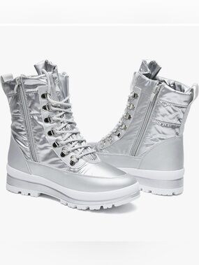 Silver Women’s water resistant fur lined Boots with lace up and zipper